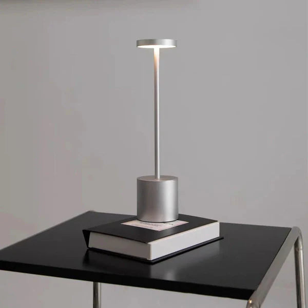 LuxeTouch | Draadloze LED Tafellamp met Instelbare Helderheid – Modern Design